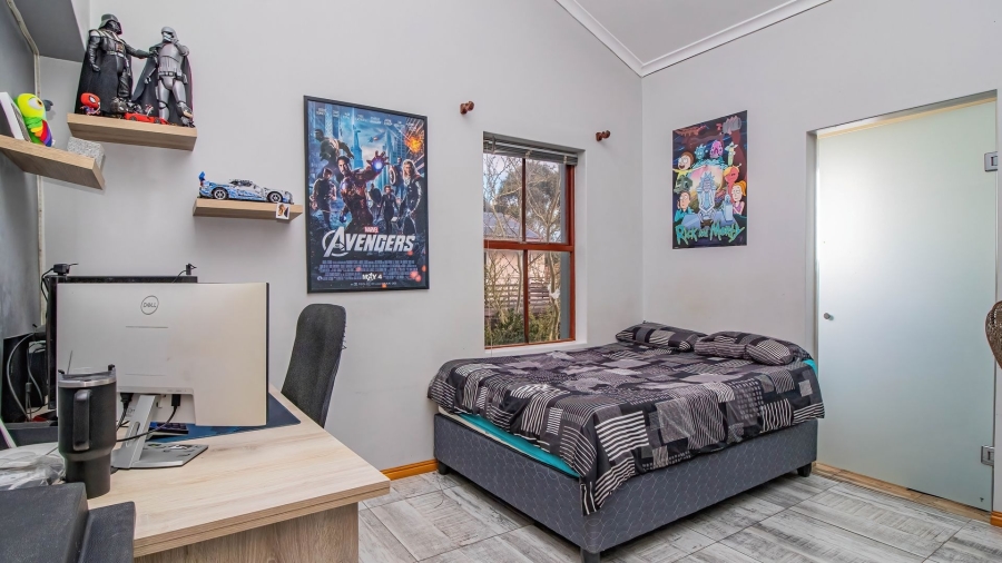 4 Bedroom Property for Sale in Sandbaai Western Cape